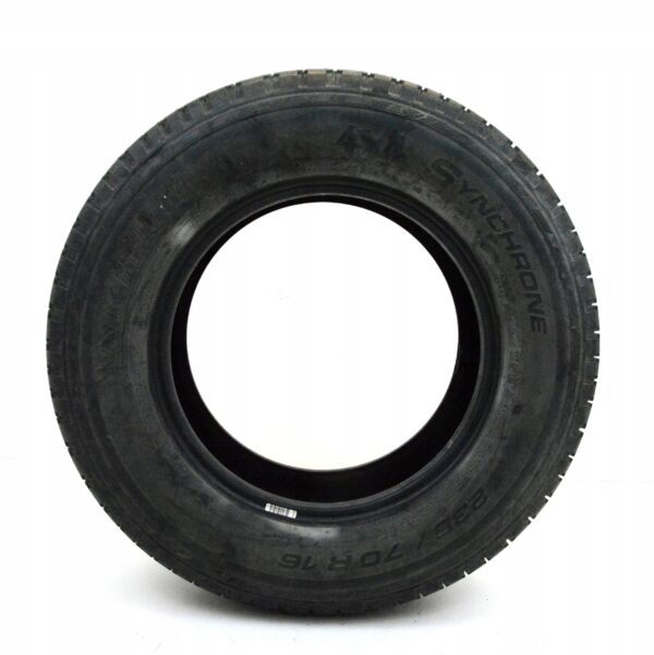 Opona Michelin Synchrone 235/70 R16 - obrazek 2