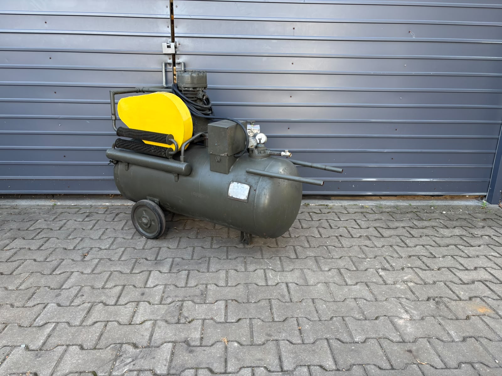 Wojskowy Kompresor Sprężarka K-330/100-10 PRL Demobil